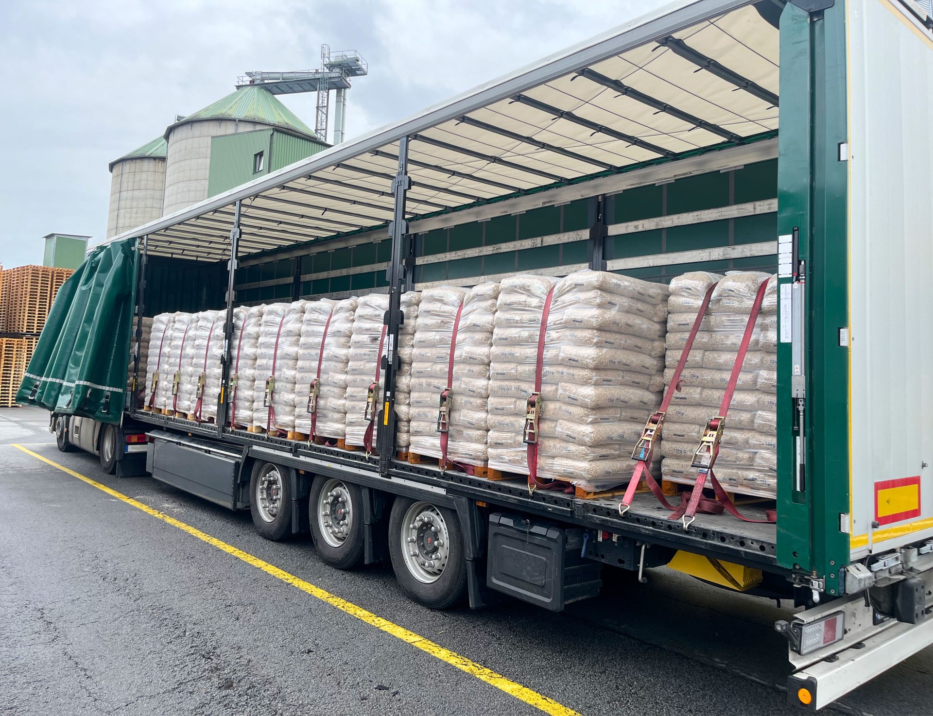 Safe, efficient, and on-time pallet transport across Sydney and interstate. Whether a single pallet or a full truckload, we deliver with precision and care.